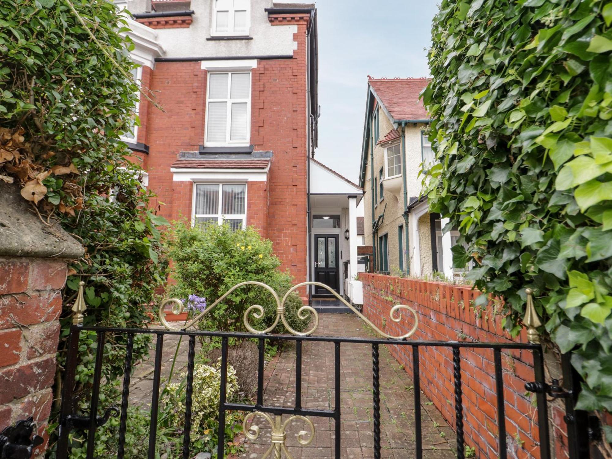 2 Llandudno